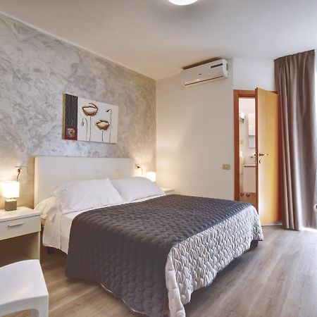 Hotel Augusta Caorle Bagian luar foto