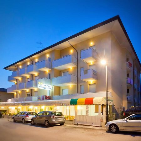 Hotel Augusta Caorle Bagian luar foto