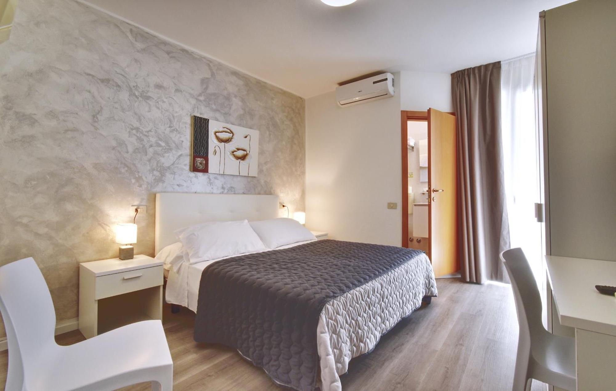 Hotel Augusta Caorle Bagian luar foto