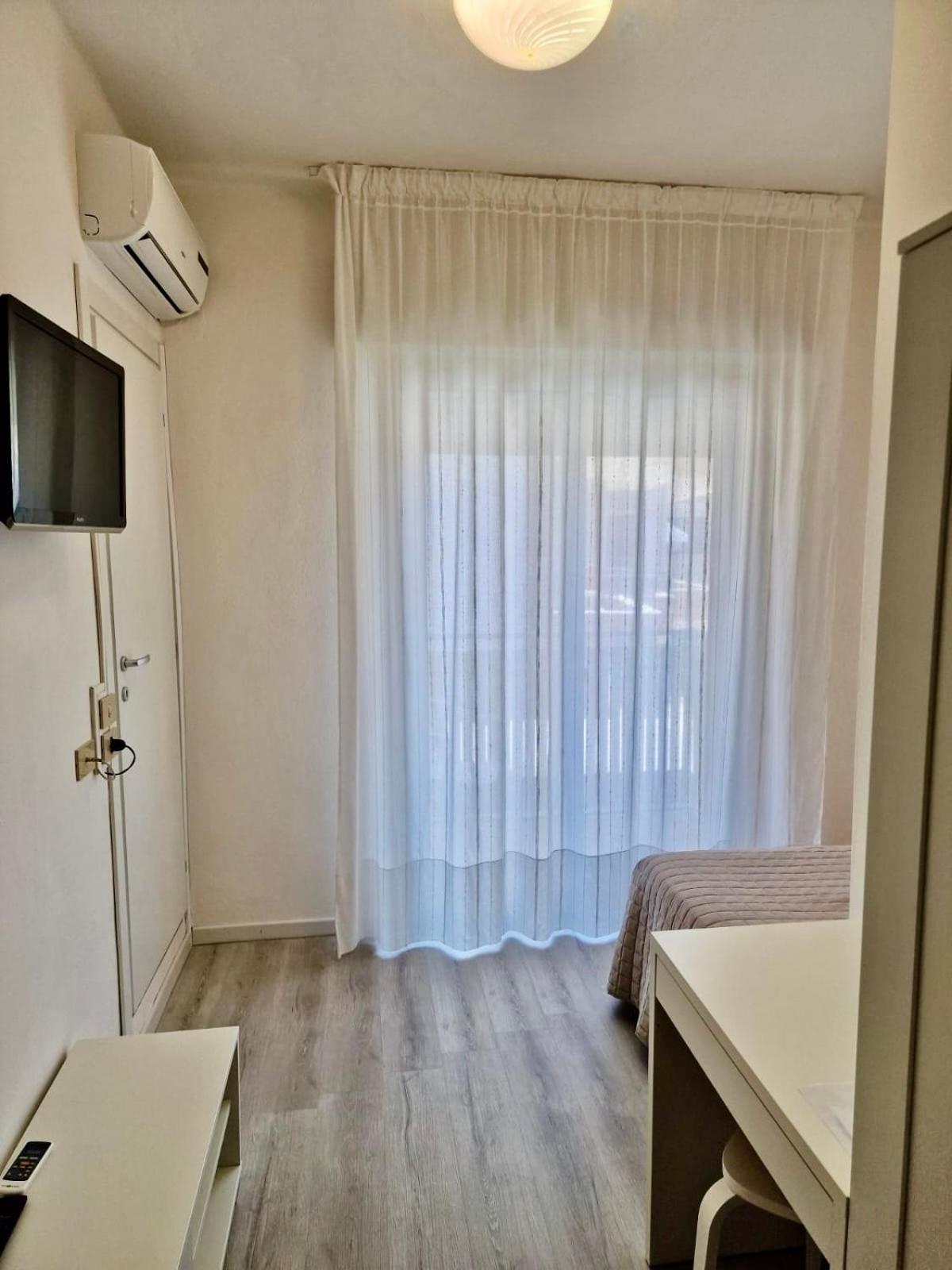 Hotel Augusta Caorle Bagian luar foto