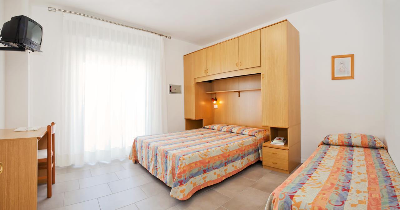 Hotel Augusta Caorle Bagian luar foto